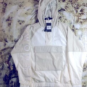 NIKE SWOOSH PULLOVER WINDBREAK HOODIE